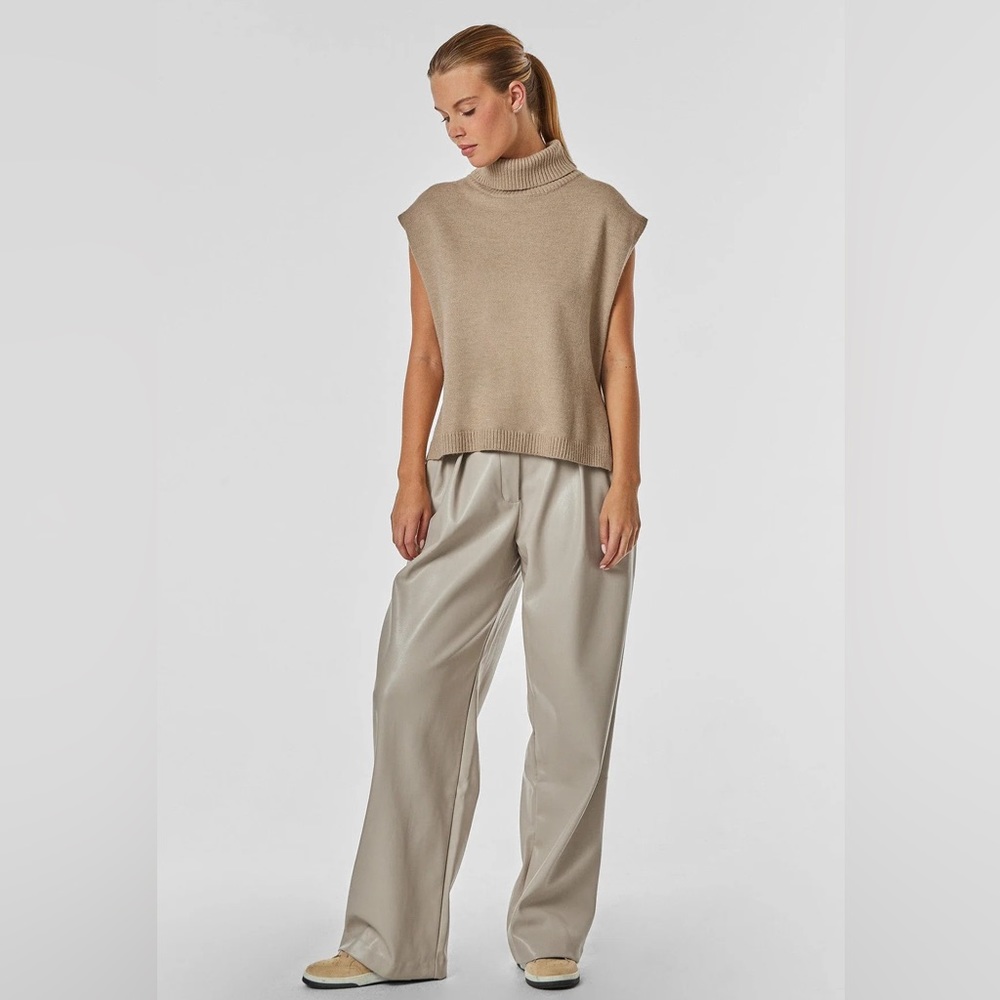 Noli Yoga FAUX LEATHER TROUSER - STONE Size 4 NWT